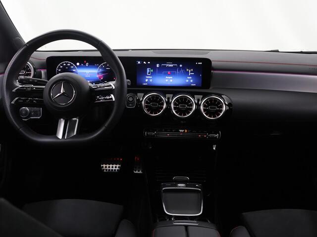 Mercedes-Benz Cla Shooting Brake 180 Star Edition AMG Line | Night | Panoramadak | Memory | Multispaaks lichtmetalen velgen | Sfeerverlichting |