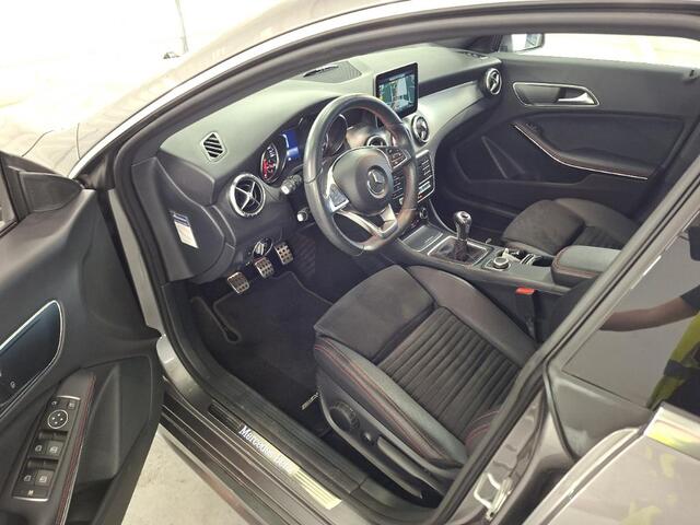 Mercedes-Benz Cla Shooting Brake 180 Business Solution AMG 123PK, ALCANTARA/LEER | NAVIGATIE | CRUISE CONTROLE | ELEC-ACHTERKLEP