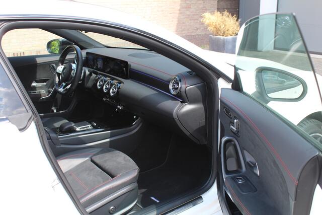 Mercedes-Benz Cla Shooting Brake 250 e AMG Limited Panorama Widescreen Sfeerv Memory