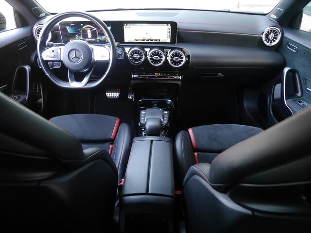 Mercedes-Benz Cla Shooting Brake AMG 35 4MATIC Premium | 300PK | Automaat | Elektrisch bedienbare achterklep | Rondom camera | 19 inch Concaver velgen | Stoelverwarming | Digitaal instrumentenpaneel
