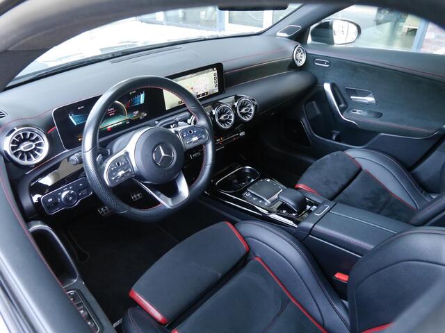 Mercedes-Benz Cla Shooting Brake AMG 35 4MATIC Premium | 300PK | Automaat | Elektrisch bedienbare achterklep | Rondom camera | 19 inch Concaver velgen | Stoelverwarming | Digitaal instrumentenpaneel