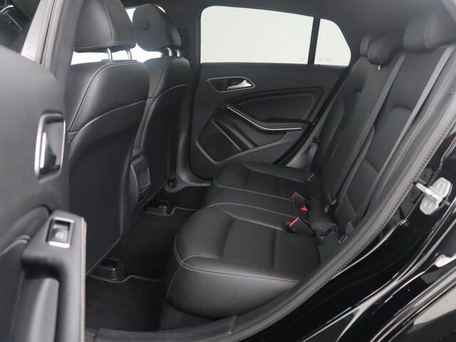 Mercedes-Benz Cla Shooting Brake 200 Ambition | Panoramadak | Cruise control | Dodehoek detectie | Leder | Stoelverwarming | Park assist | Climate control | Navigatie | Bluetooth