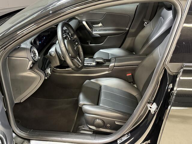 Mercedes-Benz Cla Shooting Brake 180 Luxury Line | Panoramadak | Leder | Camera | Sfeerverlichting