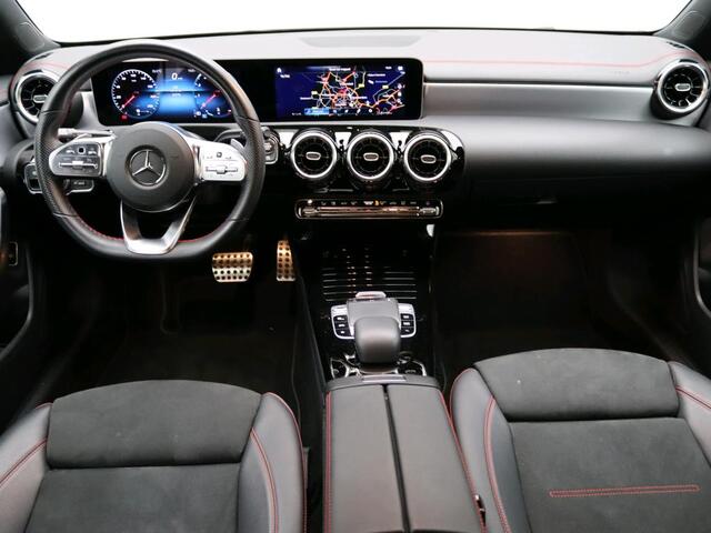 Mercedes-Benz Cla Shooting Brake 180 AMG AMG Line | Night Pakket | Parkeerpakket met achteruitrijcamera | Ledkoplampen. Inclusief 24 maanden MB Certified garantie voor Europa.