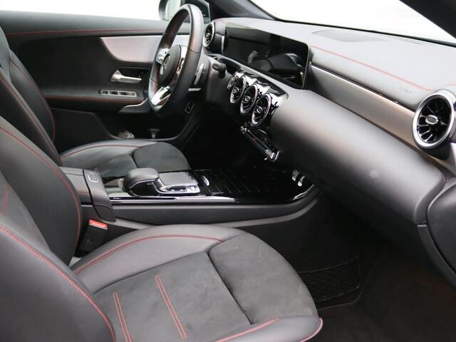 Mercedes-Benz Cla Shooting Brake 180 AMG AMG Line | Night Pakket | Parkeerpakket met achteruitrijcamera | Ledkoplampen. Inclusief 24 maanden MB Certified garantie voor Europa.