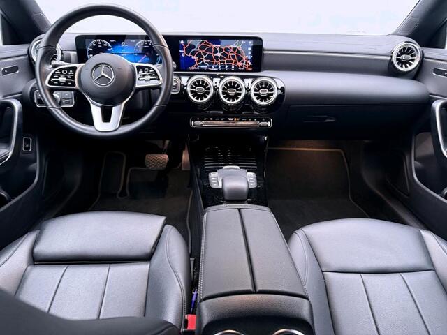 Mercedes-Benz Cla Shooting Brake 250 e Business Solution Luxury Limited Ledkoplampen | Parkeerpakket met achteruitrijcamera | Stoelverwarming | Sfeerverlichting. Inclusief 24 maanden MB Certified garantie voor Europa.
