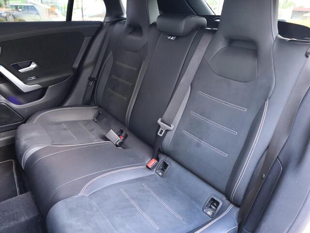 Mercedes-Benz Cla Shooting Brake 250e AMG Line Panorama dak l Stoelverwarming l Trekhaak