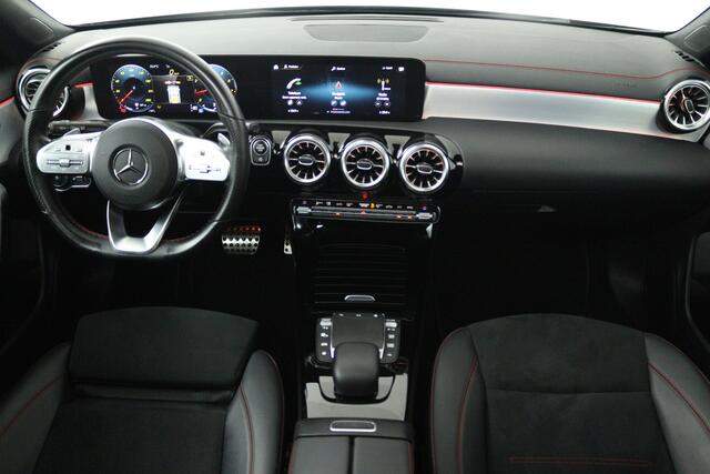 Mercedes-Benz Cla Shooting Brake 180 AMG Line (PANORAMADAK, SFEERVERLICHTING, STOELVERWARMING, CAMERA)