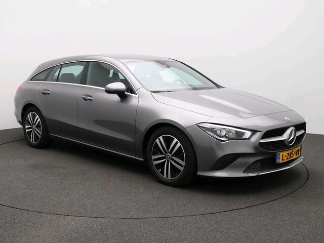 Mercedes-Benz Cla Shooting Brake 180 Business Solution Luxury Trekhaak | Parkeerpakket met achteruitrijcamera | Sfeerverlichting | Ledkoplampen | Stoelverwarming. Inclusief 24 maanden Mercedes-Benz Certified garantie voor Europa.