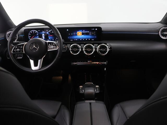 Mercedes-Benz Cla Shooting Brake 180 Luxury Line | Achteruitrijcamera | Trekhaak | Led koplampen | Sfeerverlichting |
