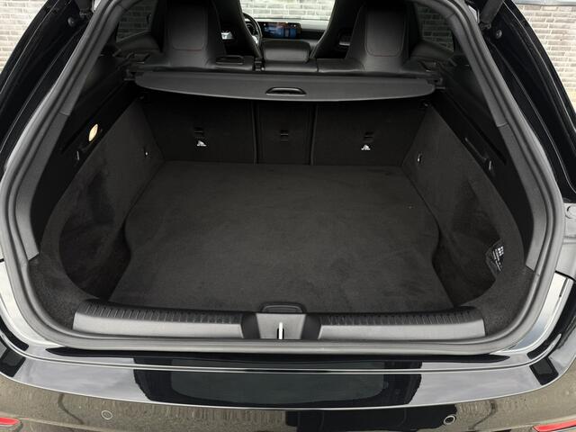 Mercedes-Benz Cla Shooting Brake 250 e AMG Line | Panoramadak | Elek. Trekhaak | Sfeerverlichting | Widescreen | Carplay | LED