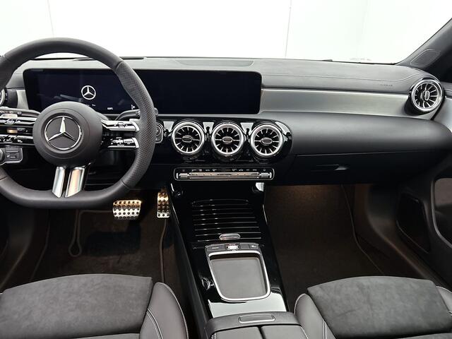 Mercedes-Benz Cla Shooting Brake 180 Business Solution AMG | AMG Line Plus pakket | Panoramaschuifdak | Memorypakket | Head-up display | Augmented Reality navigatie | 360°-camera | 19 inch AMG velgen |