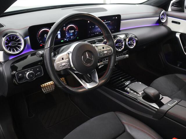 Mercedes-Benz Cla Shooting Brake 250 e AMG Line | Panoramadak | Stoelverwarming | Widescreen | Sfeerverlichting | Achteruitrijcamera |