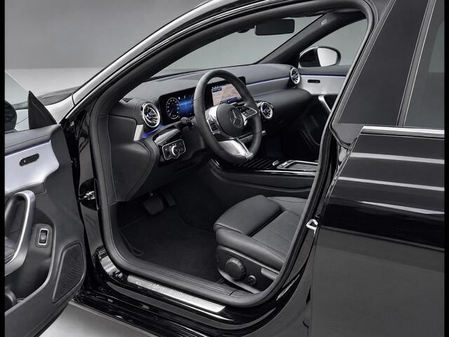 Mercedes-Benz Cla Shooting Brake 180 Star Edition Luxury | Panoramadak | Night Pakket | Apple CarPlay | Android Auto | Sfeerverlichting | Stoelverwarming | Parkeersensoren | Achteruitrijcamera | Elektrisch inklapbare buitenspiegels