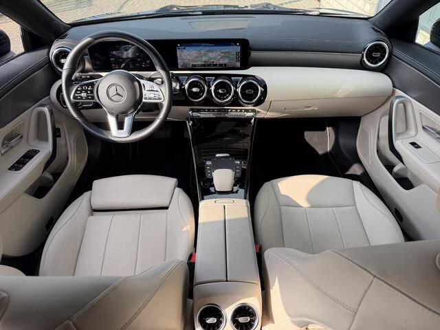 Mercedes-Benz Cla Shooting Brake 250 e Luxury Line 18"/Leder/Elektrische klep/Camera/PDC v+a/DAB/Navigatie