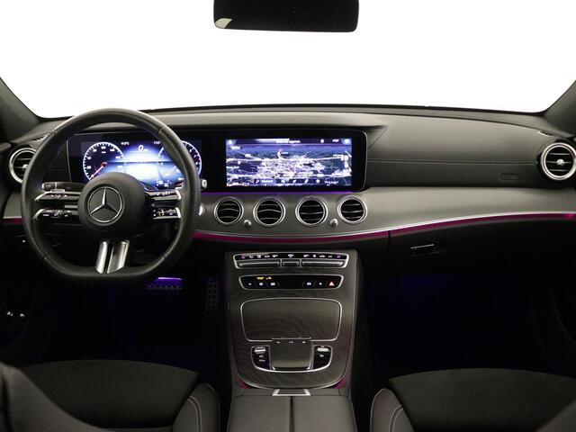 Mercedes-Benz E-KLASSE 300 e AMG Night Edition | Trekhaak | Dodehoek detector | Stoelverwarming | Navigatie | Sfeerverlichting | Inclusief 24 maanden Mercedes-Benz Certified garantie voor Europa.