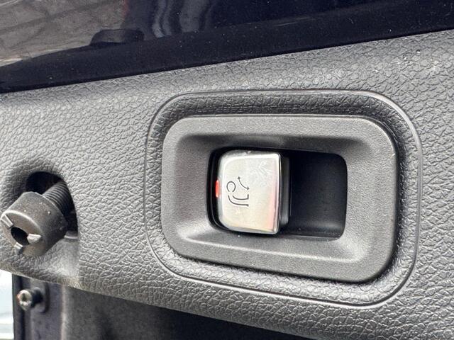 Mercedes-Benz E-KLASSE 300 e 4MATIC Avantgarde Plug In Hybrid PHEV | Trekhaak a Fabriek | Camera | Sportstoelen Verwarmd | Apple Carplay | Led Koplampen |