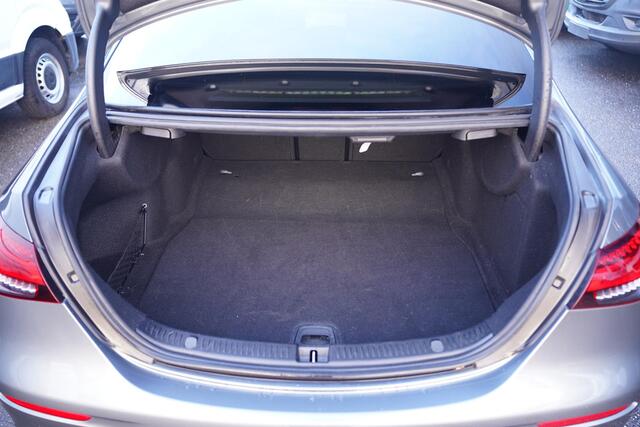 Mercedes-Benz E-KLASSE 200 Business Solution AMG Nieuw-Model panodak digitale cockpit privateglas sportstoelen DAB-ontvangst 360-camera led-verlichting grootlichtassist nappa-leder apple carplay schakelflippers electrische stoelbediening met stoelverwarming