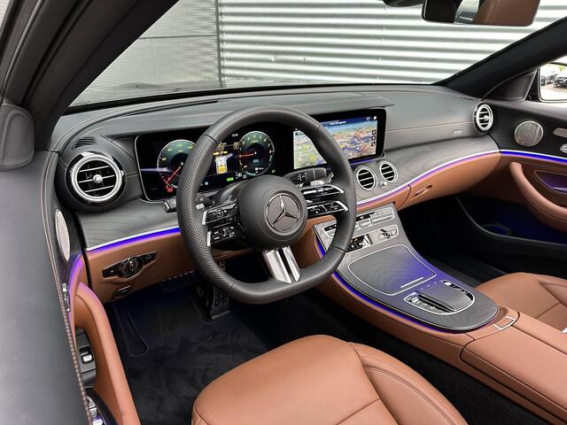 Mercedes-Benz E-KLASSE 300 e | Bruin leder | Panoramadak | Trekhaak | Night Pakket | Burmester Surround Sound | Head-up Display | 360° Camera | Elektrisch Verstelbare Voorstoelen + Memory | Apple CarPlay | Android Auto | Showmodel SALE
