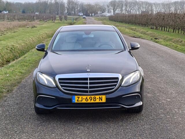 Mercedes-Benz E-KLASSE 200 Prestige | Chique uitstraling ! | Hout interieur | 19 "AMG | SFEER | LED