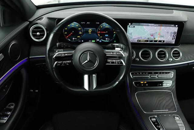 Mercedes-Benz E-KLASSE 300e AMG | Trekhaak | Stoelverwarming | Camera | Sfeerverlichting | Leder/Alcantara | Widescreen | Full LED | Navigatie