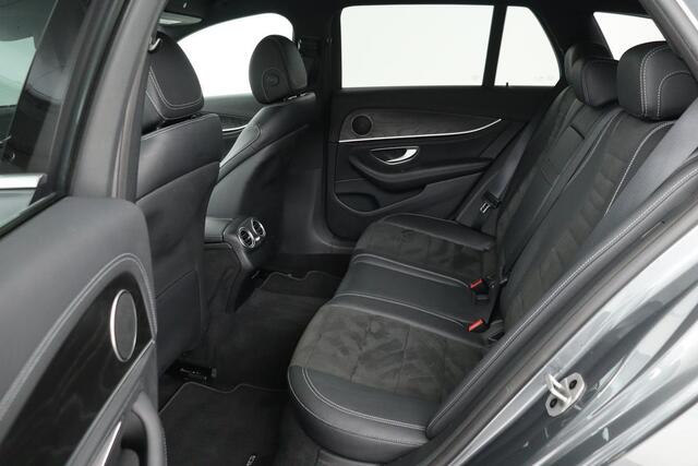 Mercedes-Benz E-KLASSE 300e AMG | Trekhaak | Stoelverwarming | Camera | Sfeerverlichting | Leder/Alcantara | Widescreen | Full LED | Navigatie