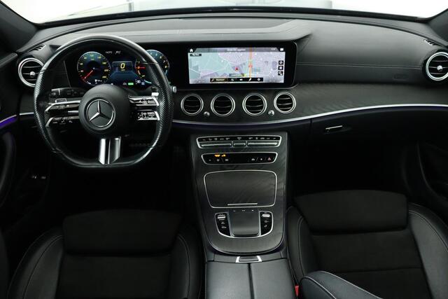 Mercedes-Benz E-KLASSE 300e AMG | Trekhaak | Stoelverwarming | Camera | Sfeerverlichting | Leder/Alcantara | Widescreen | Full LED | Navigatie