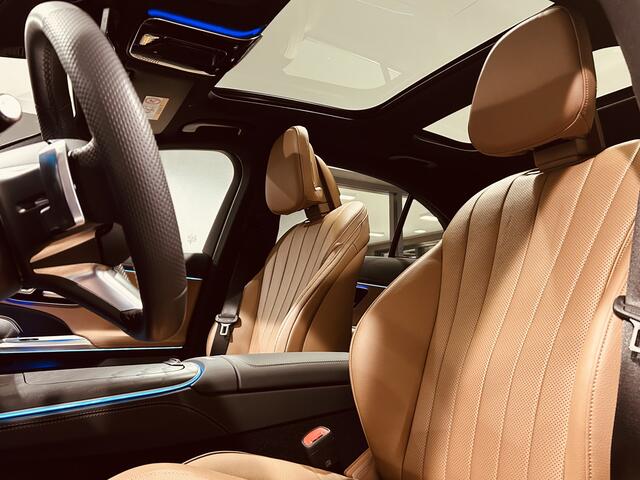 Mercedes-Benz E-KLASSE 300e AMG // Burmester 4D // Panoramadak // Headup // Distronic // Leder // Memory // 360 Camera // Stoelventilatie // Keyless