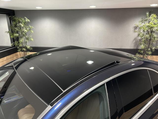 Mercedes-Benz E-KLASSE 300e AMG // Burmester 4D // Panoramadak // Headup // Distronic // Leder // Memory // 360 Camera // Stoelventilatie // Keyless