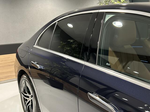 Mercedes-Benz E-KLASSE 300e AMG // Burmester 4D // Panoramadak // Headup // Distronic // Leder // Memory // 360 Camera // Stoelventilatie // Keyless