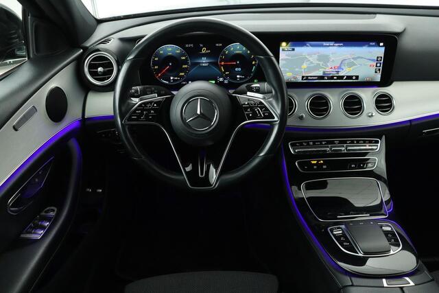 Mercedes-Benz E-KLASSE 300e Avantgarde | Stoelverwarming | Carplay | Sfeerverlichting | Camera | Night Pack | Full LED | Half leder | Widescreen | Park Assist