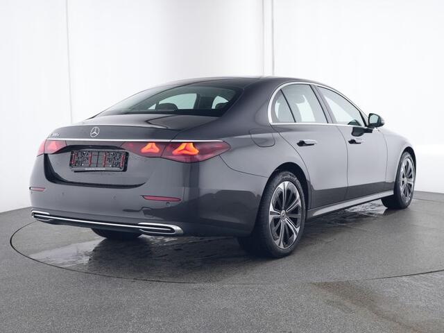 Mercedes-Benz E-KLASSE 300 e Plug-In Hybride | Rijassistentiepakket plus | Distronic | Stuur en Stoelverwarming | Apple CarPlay | Achteruitrijcamera | Inclusief 24 maanden MB Certified garantie voor Europa.
