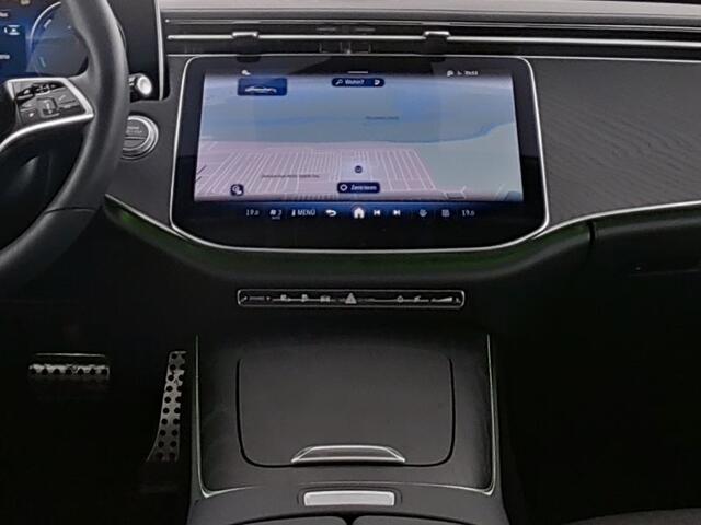 Mercedes-Benz E-KLASSE 300 e Plug-In Hybride | Rijassistentiepakket plus | Distronic | Stuur en Stoelverwarming | Apple CarPlay | Achteruitrijcamera | Inclusief 24 maanden MB Certified garantie voor Europa.