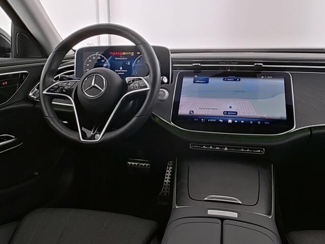 Mercedes-Benz E-KLASSE 300 e Plug-In Hybride | Rijassistentiepakket plus | Distronic | Stuur en Stoelverwarming | Apple CarPlay | Achteruitrijcamera | Inclusief 24 maanden MB Certified garantie voor Europa.