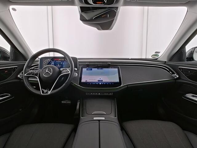 Mercedes-Benz E-KLASSE 300 e Plug-In Hybride | Rijassistentiepakket plus | Distronic | Stuur en Stoelverwarming | Apple CarPlay | Achteruitrijcamera | Inclusief 24 maanden MB Certified garantie voor Europa.