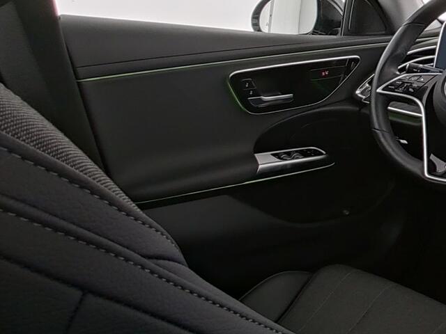 Mercedes-Benz E-KLASSE 300 e Plug-In Hybride | Rijassistentiepakket plus | Distronic | Stuur en Stoelverwarming | Apple CarPlay | Achteruitrijcamera | Inclusief 24 maanden MB Certified garantie voor Europa.