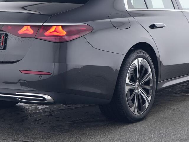 Mercedes-Benz E-KLASSE 300 e Plug-In Hybride | Rijassistentiepakket plus | Distronic | Stuur en Stoelverwarming | Apple CarPlay | Achteruitrijcamera | Inclusief 24 maanden MB Certified garantie voor Europa.