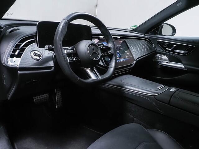 Mercedes-Benz E-KLASSE 300 e AMG Plug-In Hybride | AMG Line | Night Pakket | Panorama Schuif-Kanteldak | 20 Inch AMG Velgen | Burmester® | Trekhaak | Inclusief 24 maanden Mercedes-Benz Certified garantie voor Europa.