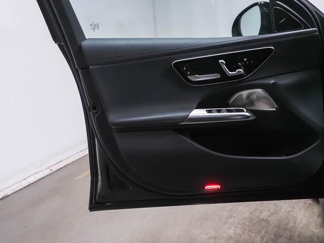 Mercedes-Benz E-KLASSE 300 e AMG Plug-In Hybride | AMG Line | Night Pakket | Panorama Schuif-Kanteldak | 20 Inch AMG Velgen | Burmester® | Trekhaak | Inclusief 24 maanden Mercedes-Benz Certified garantie voor Europa.
