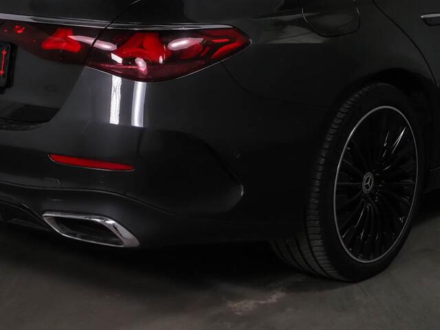 Mercedes-Benz E-KLASSE 300 e AMG Plug-In Hybride | AMG Line | Night Pakket | Panorama Schuif-Kanteldak | 20 Inch AMG Velgen | Burmester® | Trekhaak | Inclusief 24 maanden Mercedes-Benz Certified garantie voor Europa.