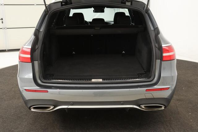 Mercedes-Benz E-KLASSE 200 Business Solution Sport | Leder | 360 camera | Stoelverwarming | Carplay | Sfeerverlichting | Memory | Matrix LED | Widescreen | Navigatie