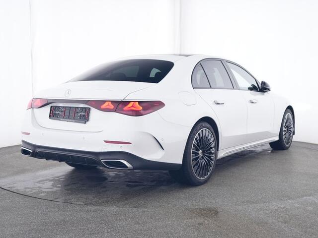 Mercedes-Benz E-KLASSE 300 e AMG Nightpakket | Panoramadak | Burmerster Sound | Distronic | Keyless Go | Augmented Reality | Inclusief 24 maanden MB Certified garantie voor Europa.