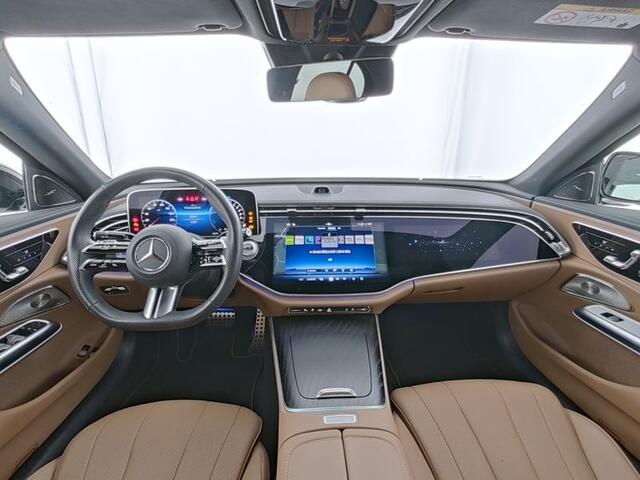 Mercedes-Benz E-KLASSE 300 e AMG Nightpakket | Panoramadak | Burmerster Sound | Distronic | Keyless Go | Augmented Reality | Inclusief 24 maanden MB Certified garantie voor Europa.