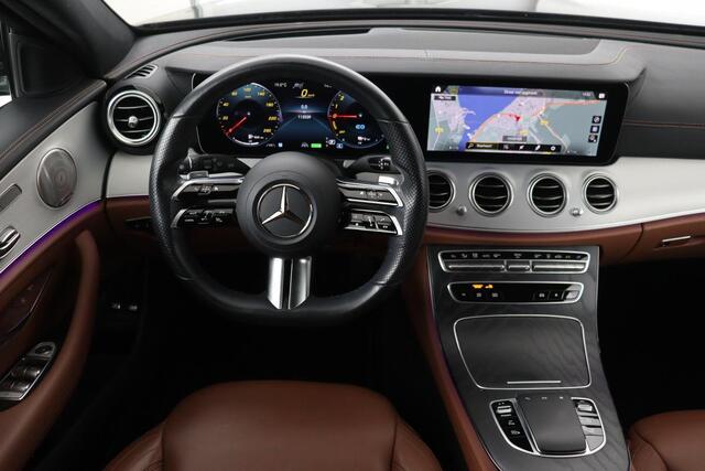 Mercedes-Benz E-KLASSE 300e AMG | Panoramadak | Head-Up | Trekhaak | 360 camera | Burmester Surround | Matrix LED | Nappaleder | Sfeerverlichting | Memory | Stoelverwarming | Carplay | Keyless