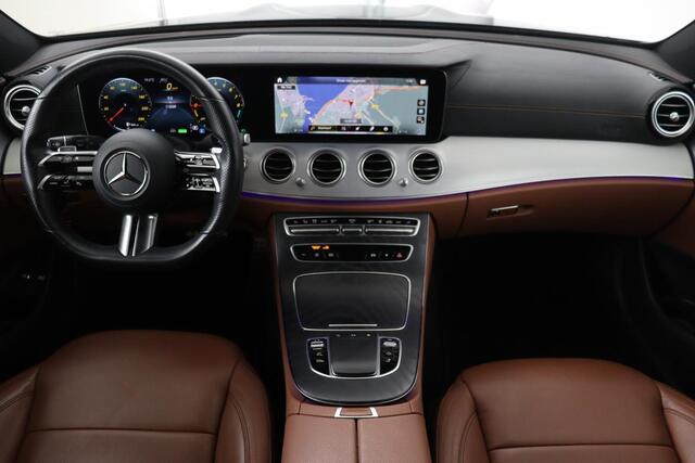 Mercedes-Benz E-KLASSE 300e AMG | Panoramadak | Head-Up | Trekhaak | 360 camera | Burmester Surround | Matrix LED | Nappaleder | Sfeerverlichting | Memory | Stoelverwarming | Carplay | Keyless