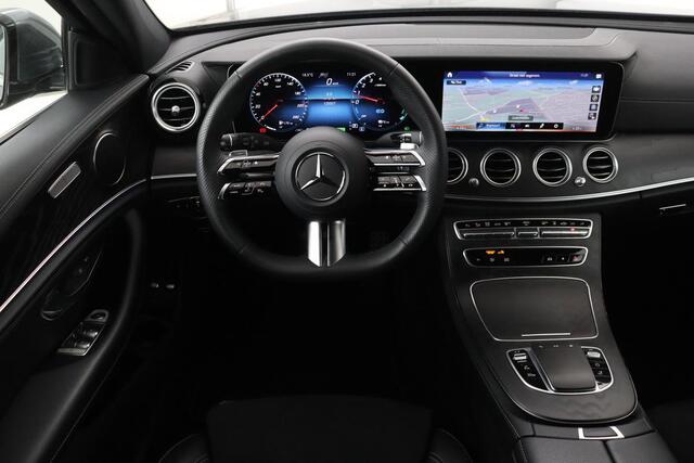 Mercedes-Benz E-KLASSE 300e AMG | Adaptive cruise | 360 camera | Trekhaak | Stoelverwarming | Matrix LED | Keyless | Leder/Alcantara | Widescreen | Navigatie | Sfeerverlichting