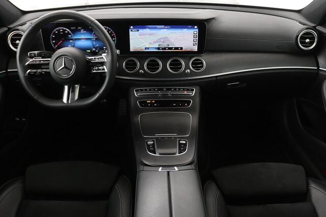 Mercedes-Benz E-KLASSE 300e AMG | Adaptive cruise | 360 camera | Trekhaak | Stoelverwarming | Matrix LED | Keyless | Leder/Alcantara | Widescreen | Navigatie | Sfeerverlichting