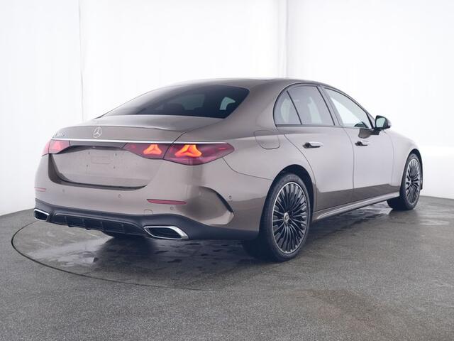 Mercedes-Benz E-KLASSE 300 e AMG Plug-In Hybride AMG Line | Night Pakket | Panorama Schuif-Kanteldak | 20 Inch AMG Velgen. Inclusief 24 maanden MB Certified garantie voor Europa.