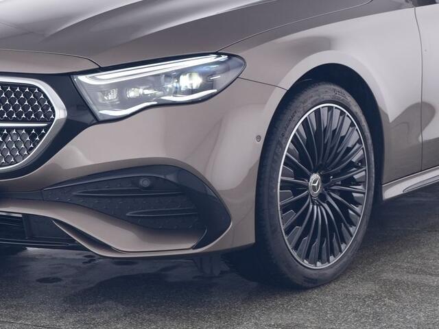 Mercedes-Benz E-KLASSE 300 e AMG Plug-In Hybride AMG Line | Night Pakket | Panorama Schuif-Kanteldak | 20 Inch AMG Velgen. Inclusief 24 maanden MB Certified garantie voor Europa.