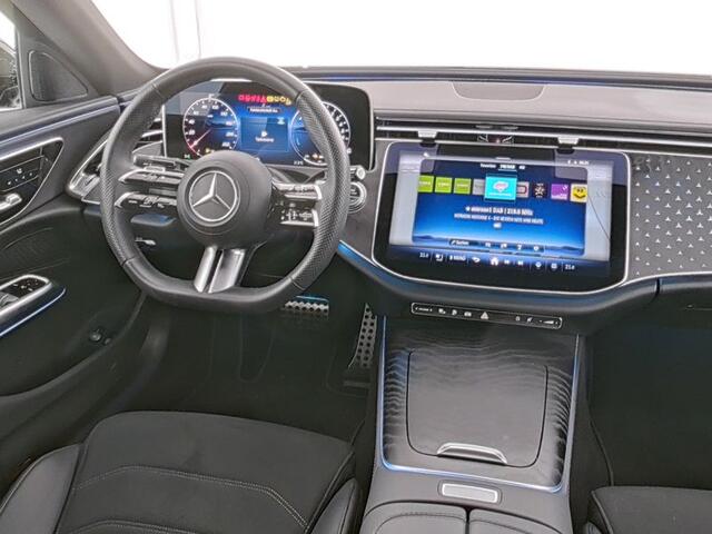 Mercedes-Benz E-KLASSE 300 e AMG Plug-In Hybride AMG Line | Night Pakket | Panorama Schuif-Kanteldak | 20 Inch AMG Velgen. Inclusief 24 maanden MB Certified garantie voor Europa.